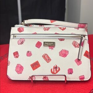 🎁 Kate Spade Multicolor Gift Print Wristlet